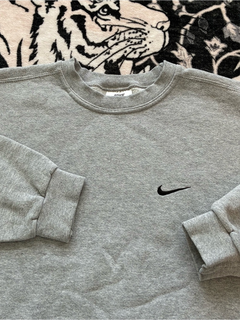 017 - VINTAGE 90s WOMENS NIKE SWOOSH ATHLETIC CREWNECK SWEATSHIRT